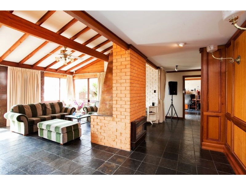 17 Lakeside Court, Tennyson SA 5022