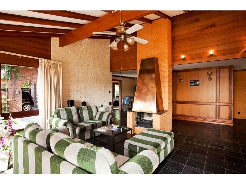 17 Lakeside Court, Tennyson SA 5022