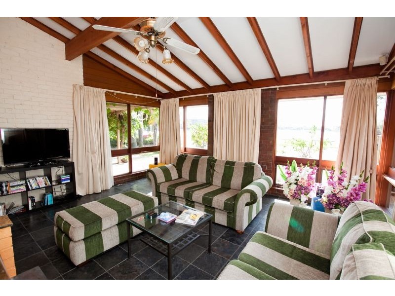 17 Lakeside Court, Tennyson SA 5022