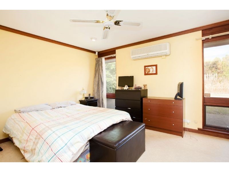 17 Lakeside Court, Tennyson SA 5022