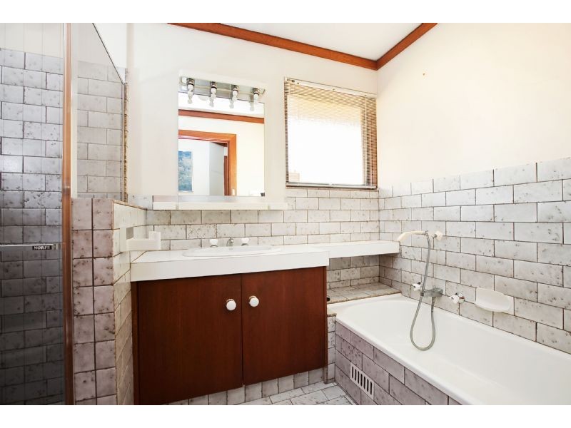 17 Lakeside Court, Tennyson SA 5022