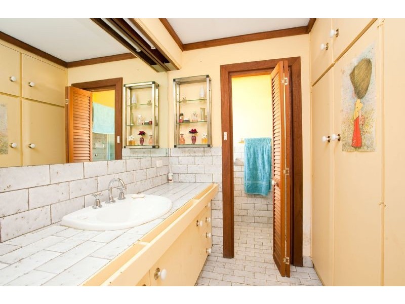 17 Lakeside Court, Tennyson SA 5022