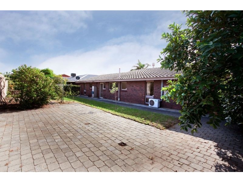 17 Lakeside Court, Tennyson SA 5022