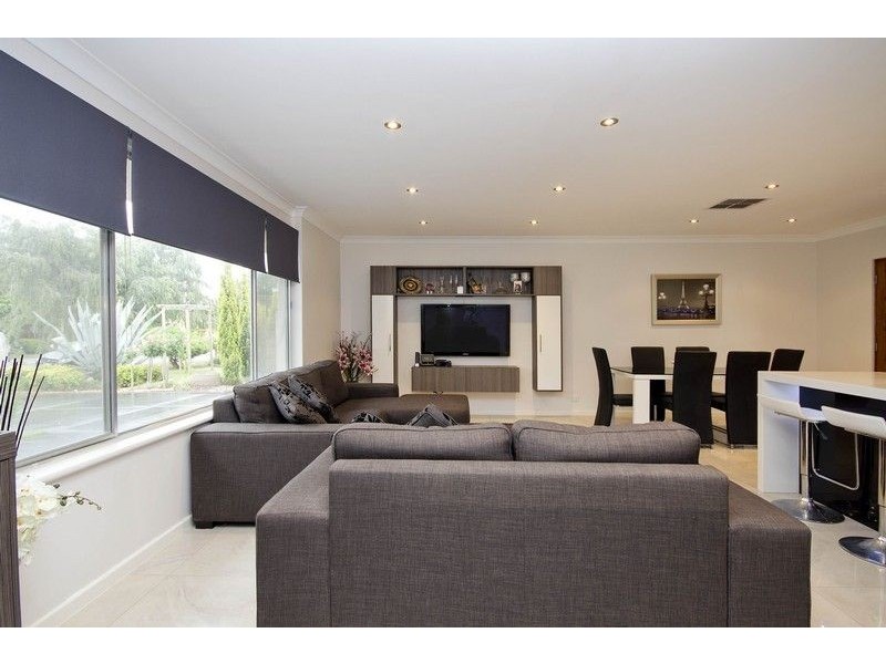 8 Shaun Crescent, Mitchell Park SA 5043