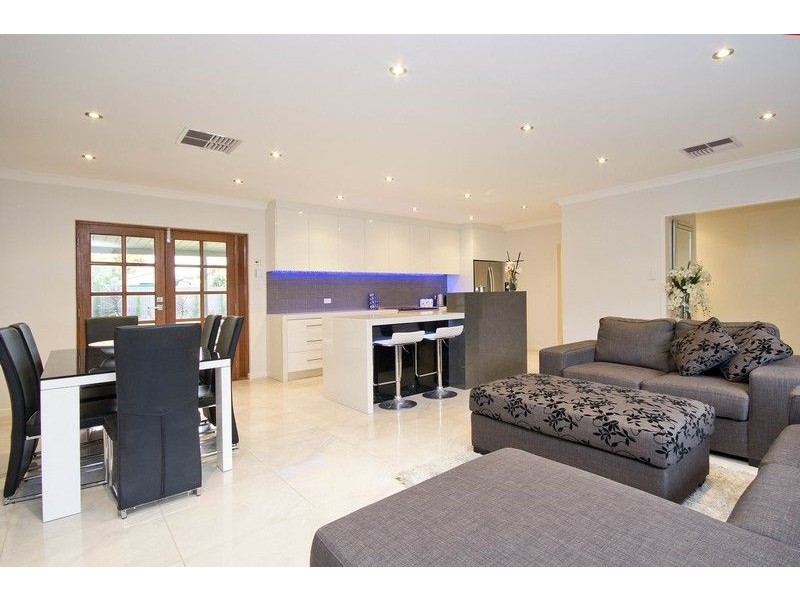 8 Shaun Crescent, Mitchell Park SA 5043