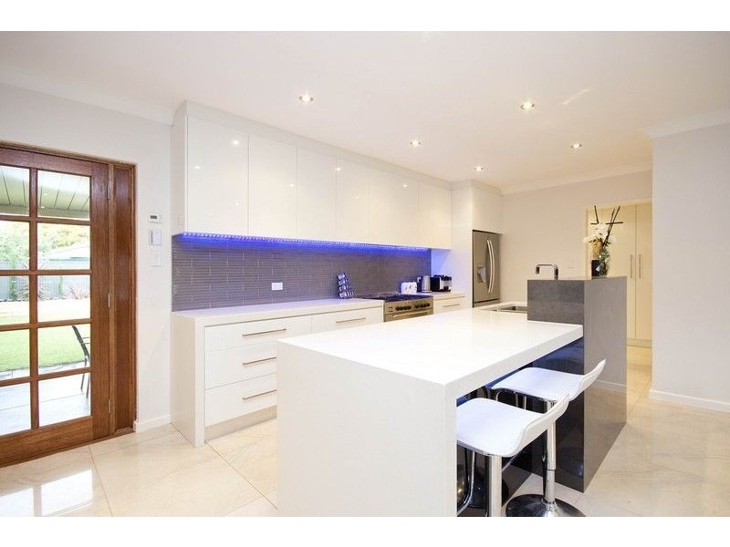 8 Shaun Crescent, Mitchell Park SA 5043