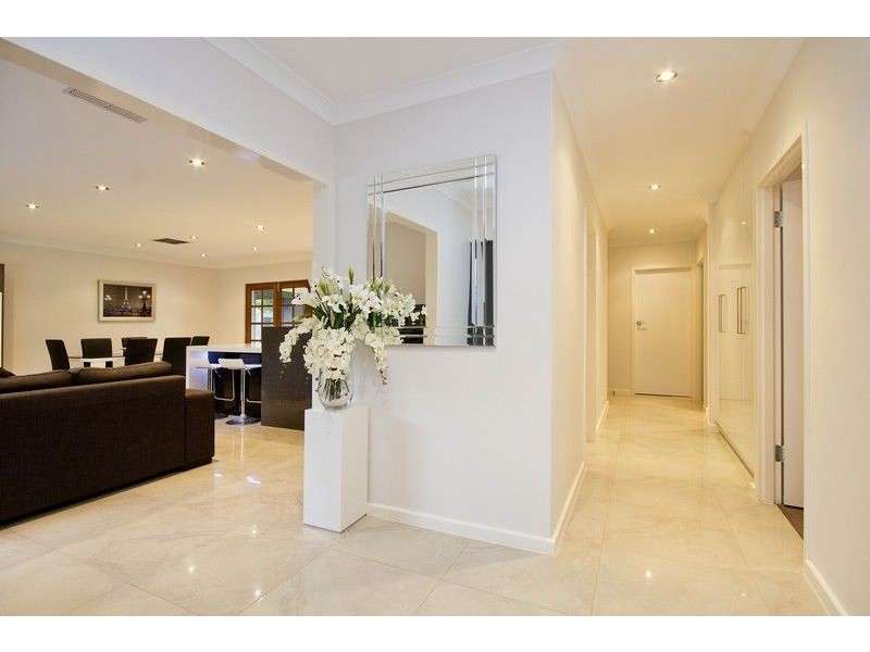 8 Shaun Crescent, Mitchell Park SA 5043