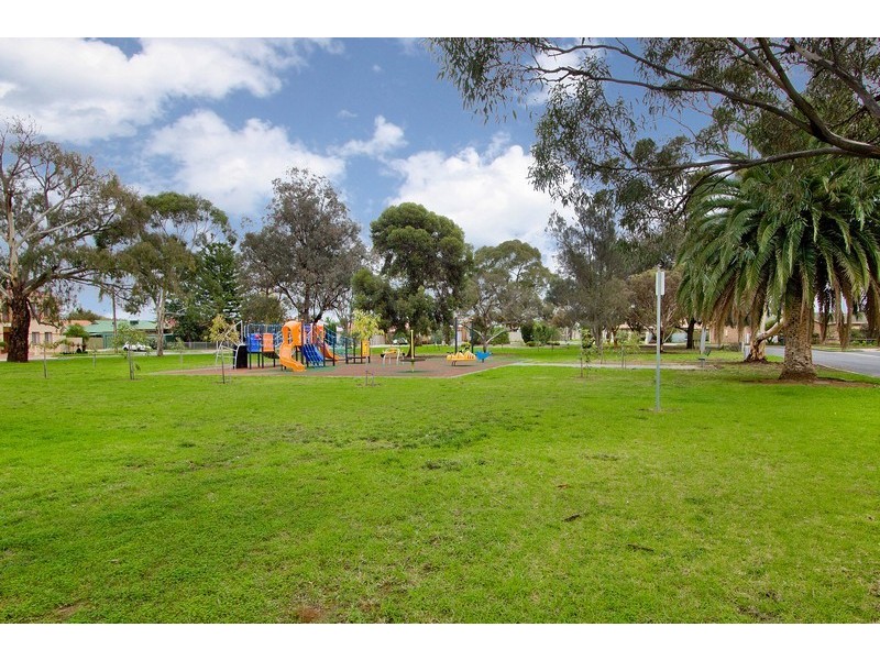 2/10 The parkway, Hampstead Gardens SA 5086
