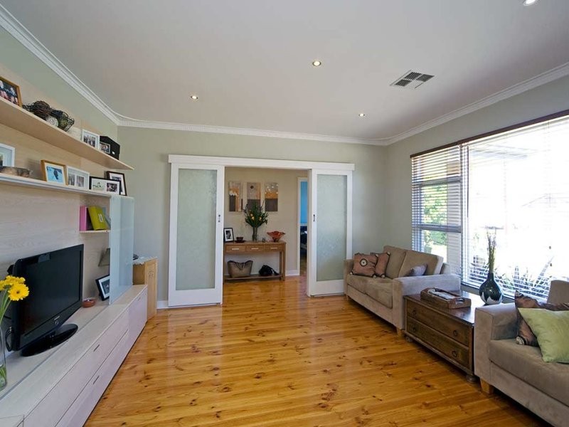 10 Winston Crescent, West Beach SA 5024