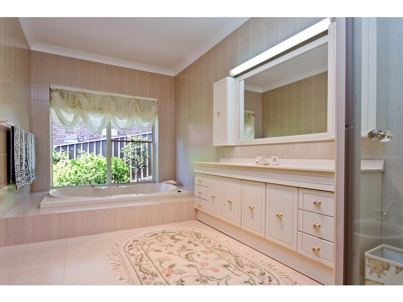 16 Traminer Way, Auldana SA 5072