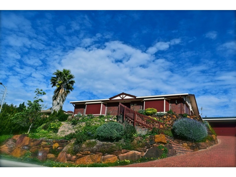 24 Glade Crescent, Hallett Cove SA 5158