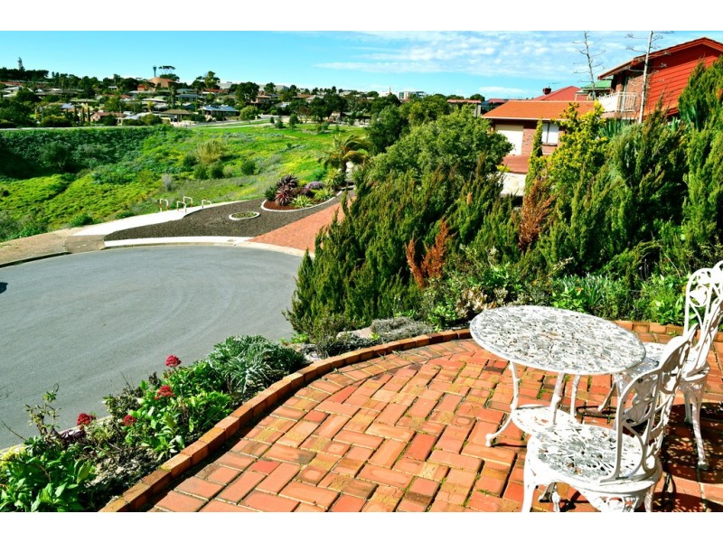 24 Glade Crescent, Hallett Cove SA 5158