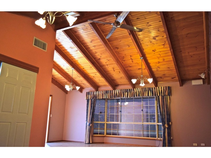 24 Glade Crescent, Hallett Cove SA 5158