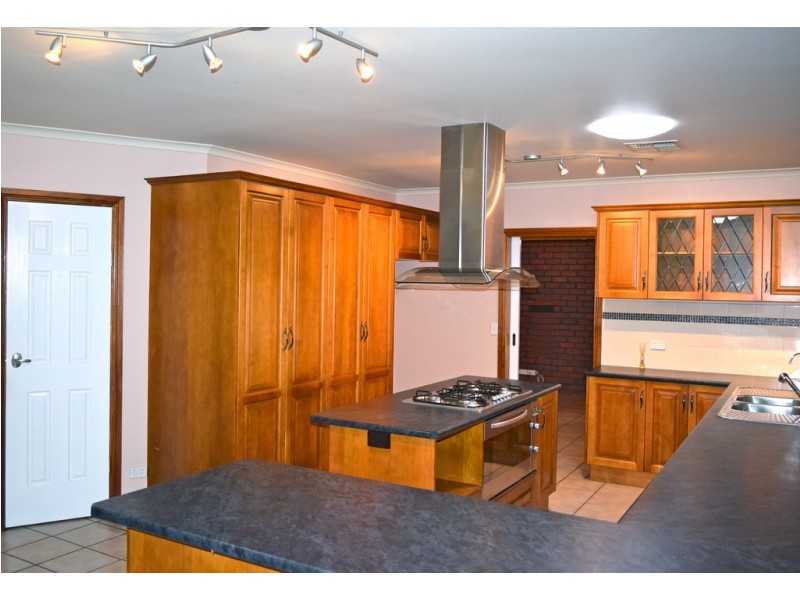 24 Glade Crescent, Hallett Cove SA 5158