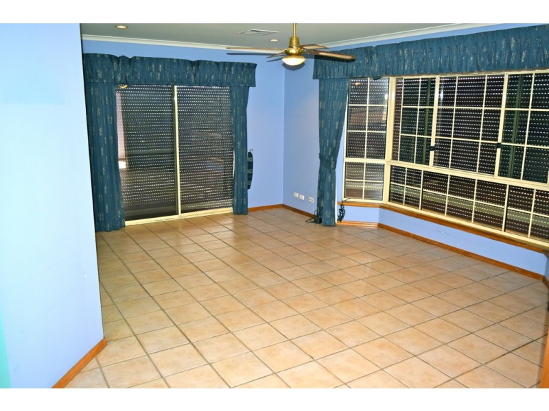 24 Glade Crescent, Hallett Cove SA 5158