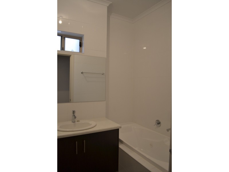 24 Melrose Avenue, Clearview SA 5085