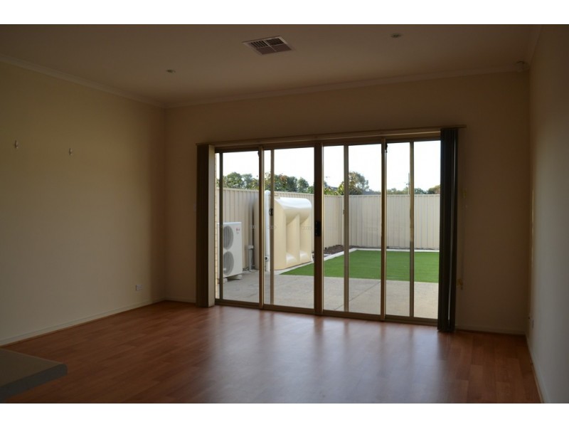 24 Melrose Avenue, Clearview SA 5085