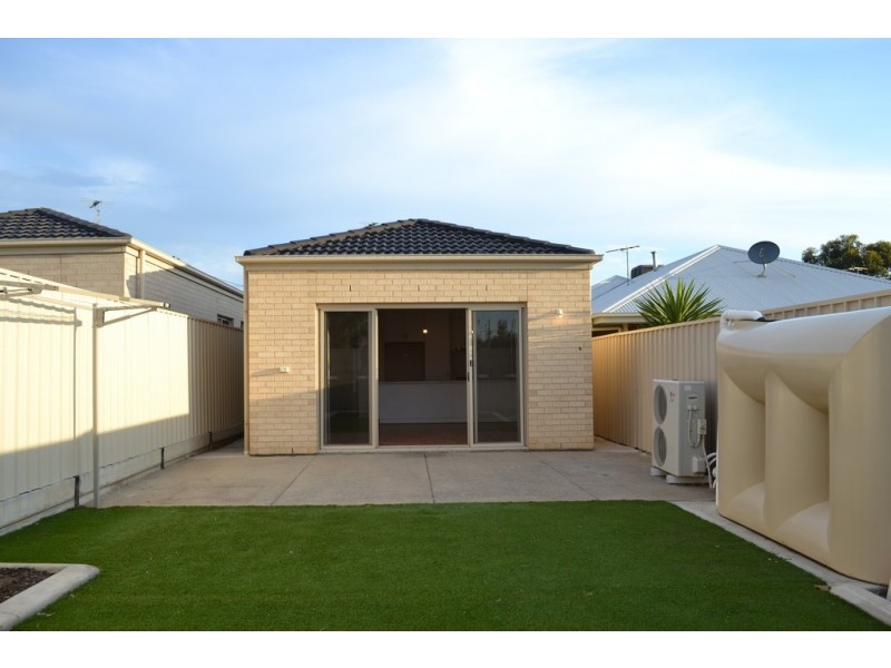 24 Melrose Avenue, Clearview SA 5085