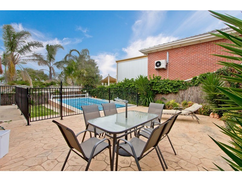 4 Knowles Crescent, Marino SA 5049