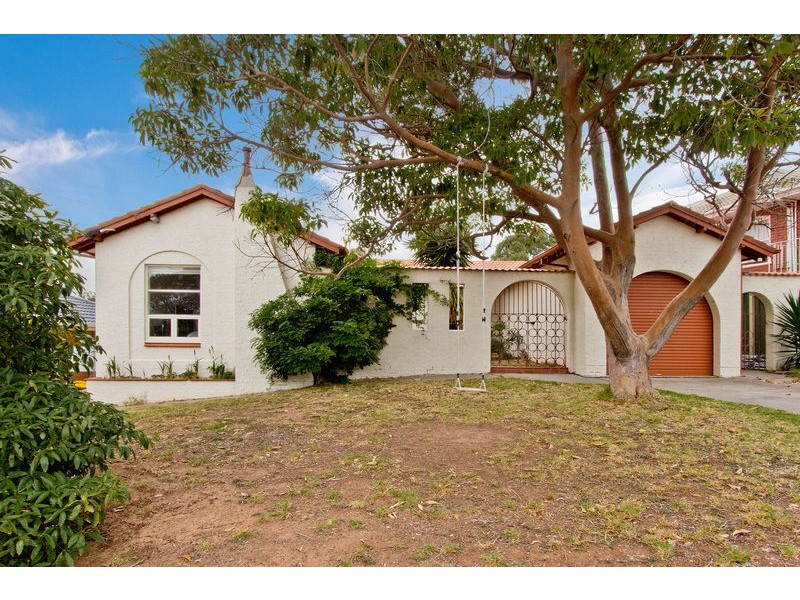 4 Knowles Crescent, Marino SA 5049