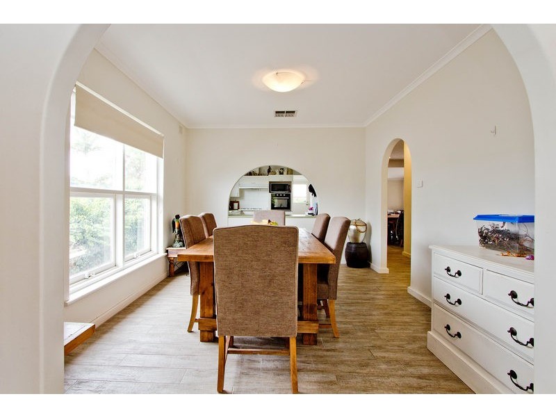 4 Knowles Crescent, Marino SA 5049