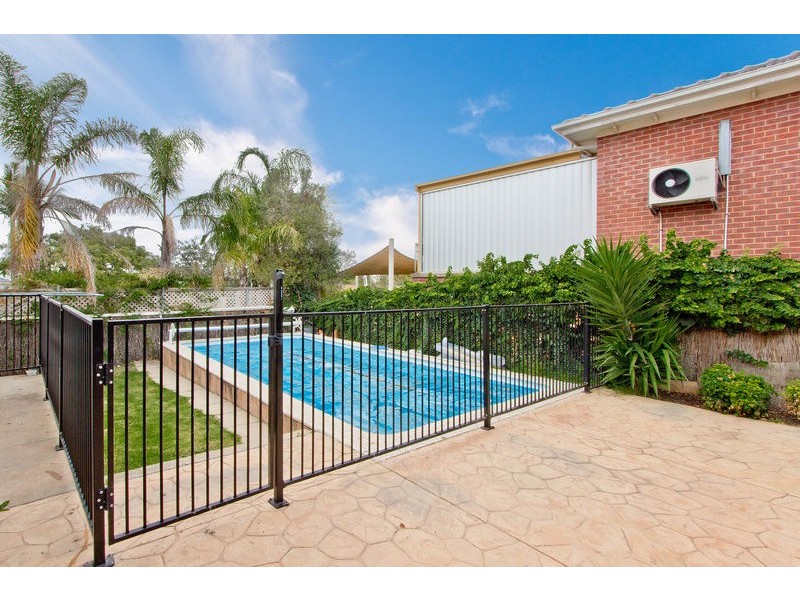 4 Knowles Crescent, Marino SA 5049