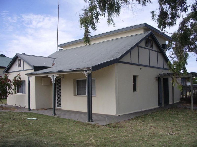 20 Fourth Street, Bordertown SA 5268