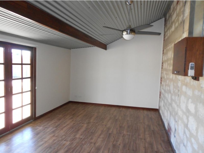 11 Tatiara Tce, Bordertown SA 5268
