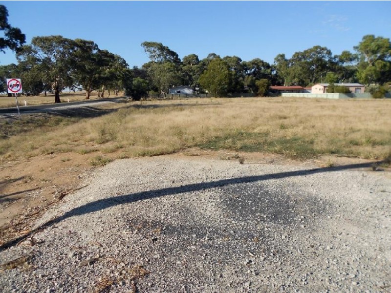 2 Victoria Pde, Creecoona Tce and Brompton St, Bordertown SA 5268