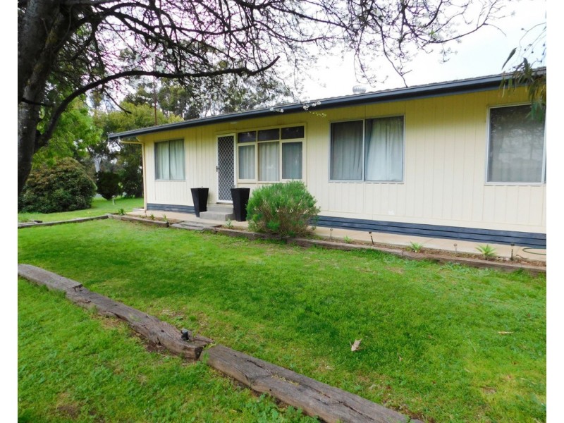 19 Park Tce, Bordertown SA 5268