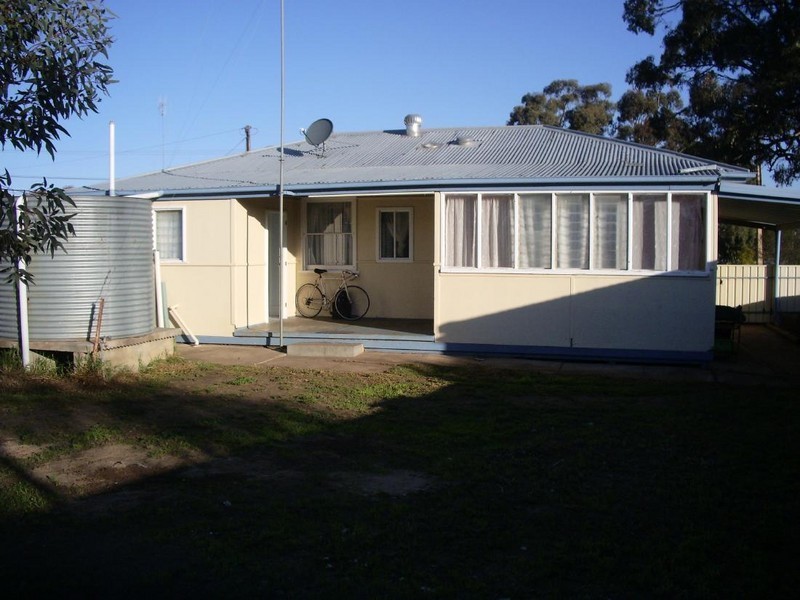 27 Venn Avenue, Bordertown SA 5268