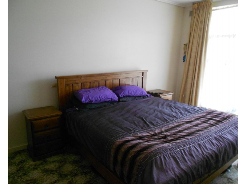 24 Albert Pde, Bordertown SA 5268