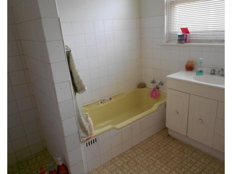 24 Albert Pde, Bordertown SA 5268