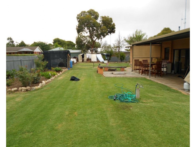 24 Albert Pde, Bordertown SA 5268