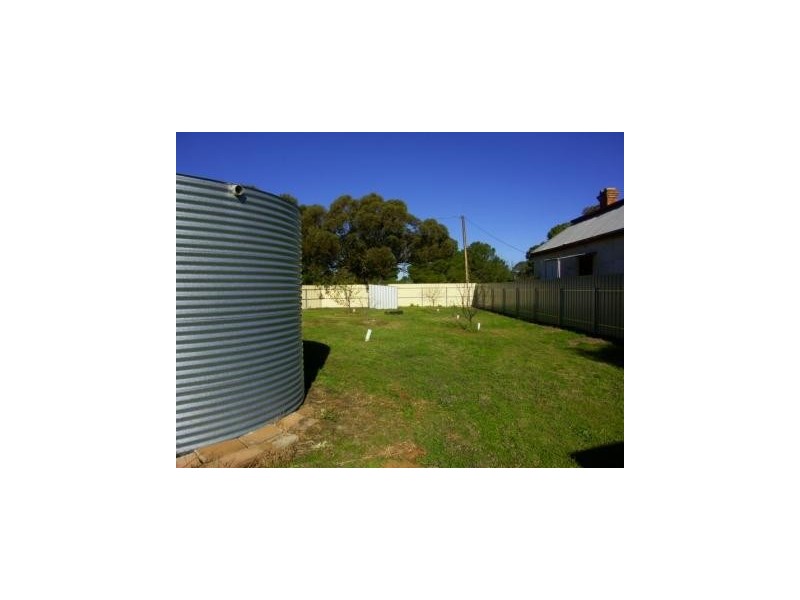 16 Railway Tce North, Lameroo SA 5302