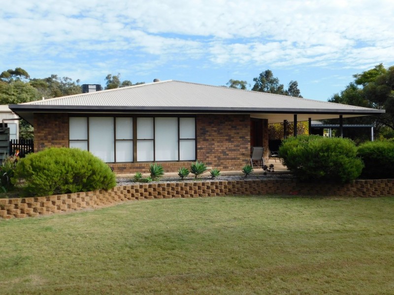 27 Creecoona Tce, Bordertown SA 5268