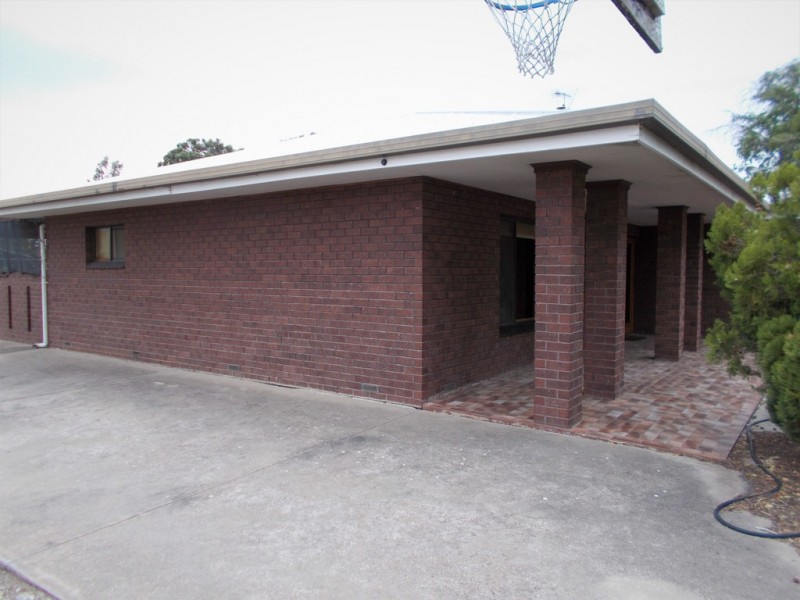 9 Cannawigara Road, Bordertown SA 5268