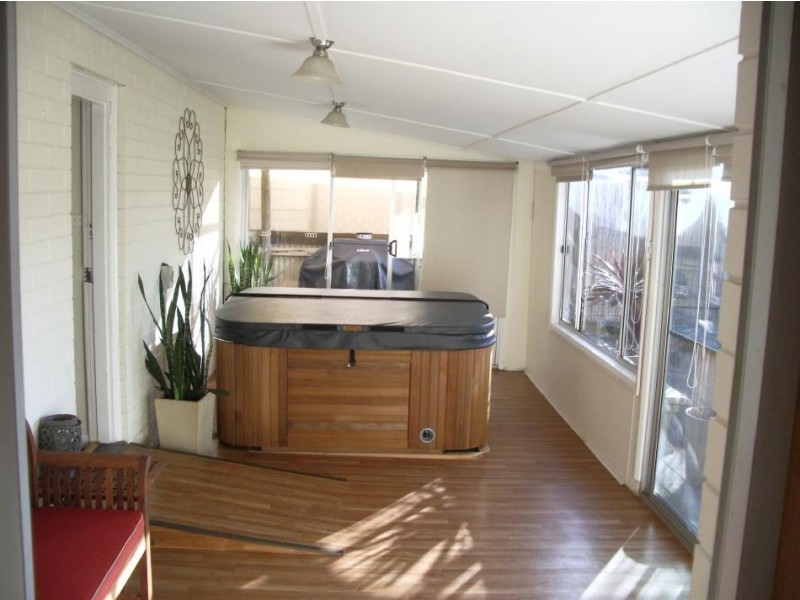 13 Buik Street, Bordertown SA 5268