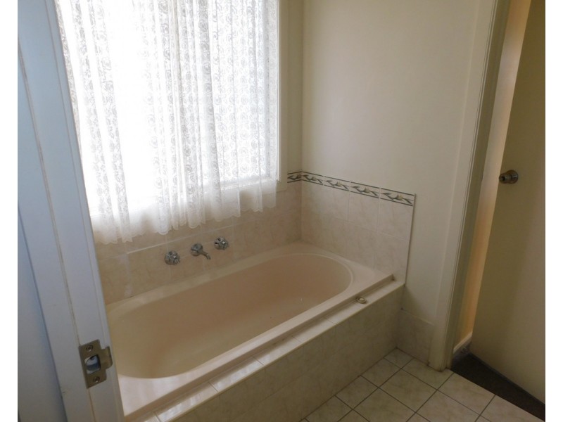 28 Densley Avenue, Bordertown SA 5268