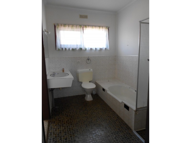 64 Venn Avenue, Bordertown SA 5268