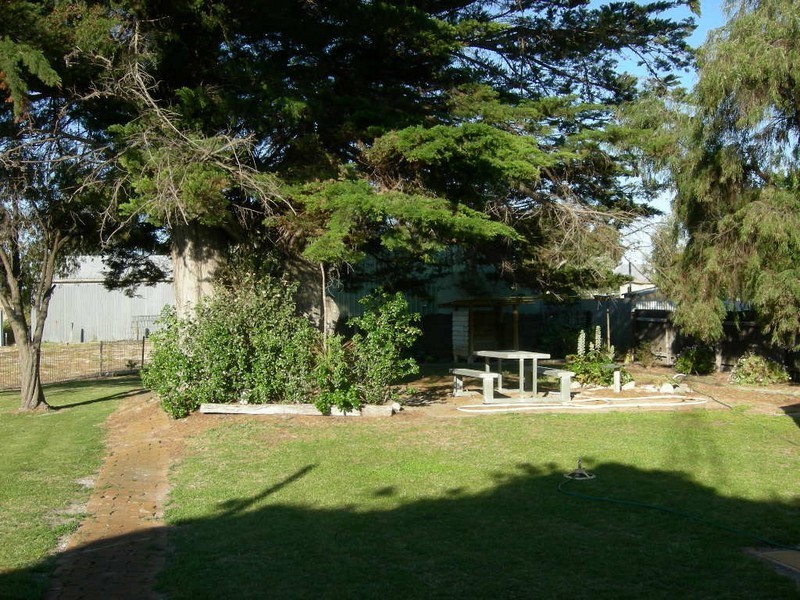 16 Charles Street, Kingston Se SA 5275