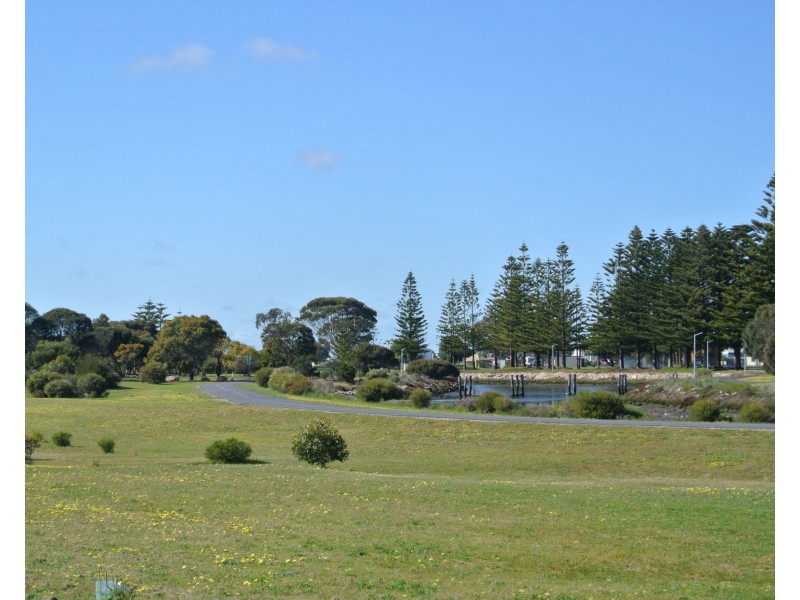 33 Clarke Street, Kingston Se SA 5275