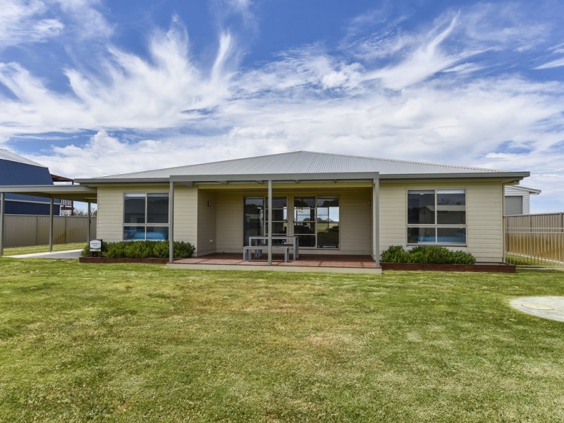 13 Sail Street, Boatswain Point SA 5275