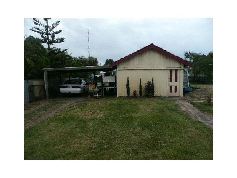15 Charles Street, Kingston Se SA 5275