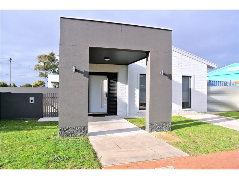 2/2 Strickland Street, Kingston Se SA 5275