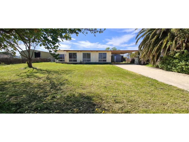 8 Young Street, Kingston Se SA 5275