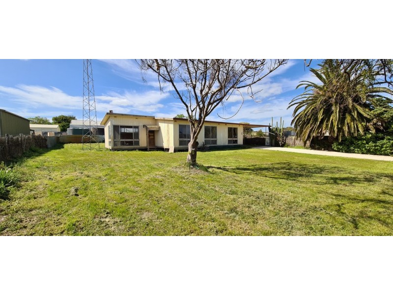 8 Young Street, Kingston Se SA 5275