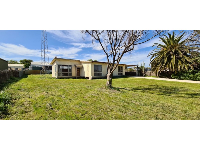 8 Young Street, Kingston Se SA 5275
