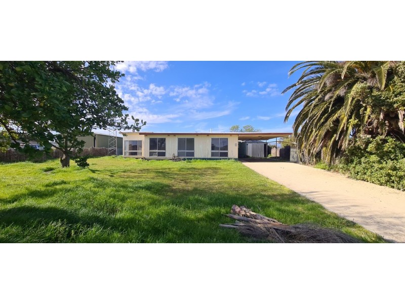 8 Young Street, Kingston Se SA 5275