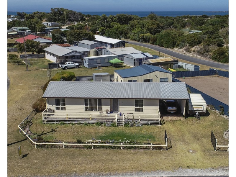 4 Boatswain Point Road, Boatswain Point SA 5275